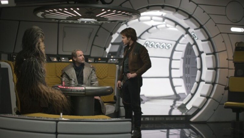 Woody Harrelson lehrt als Halunke Tobias Beckett dem jungen Han Solo einige wichtige Gauner-Lektionen. (Bild: Disney/Lucasfilm)