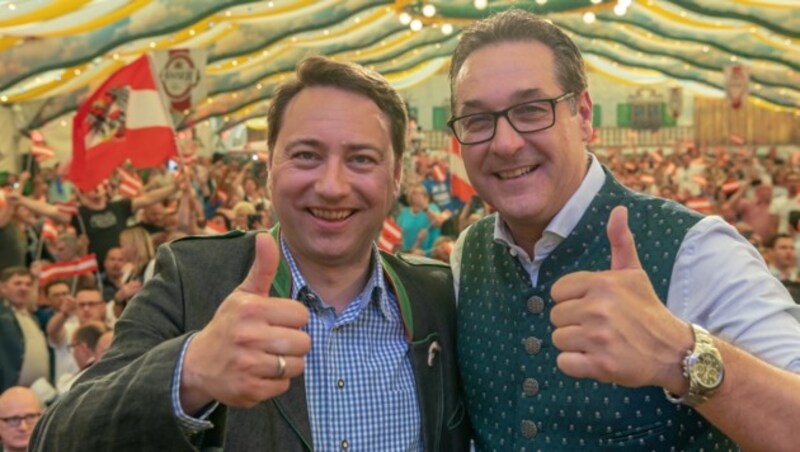 FPÖ-Landeschef Manfred Haimbuchner mit Vizekanzler Heinz-Christian Strache (Bild: FOTOKERSCHI.AT/KERSCHBAUMMAYR)