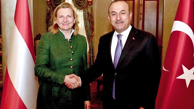 Jänner 2018: Kneissl trifft ihren türkischen Amtskollegen Cavusoglu in Istanbul. (Bild: APA/BMEIA/ANGELIKA LAUBER)