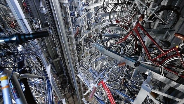 Vollautomatische Tiefgarage für Fahrräder in Tokyo - für die VP-Graz wäre das auch ein innovatives Projekt für die Stadt Graz. (Bild: 2013 Getty Images)