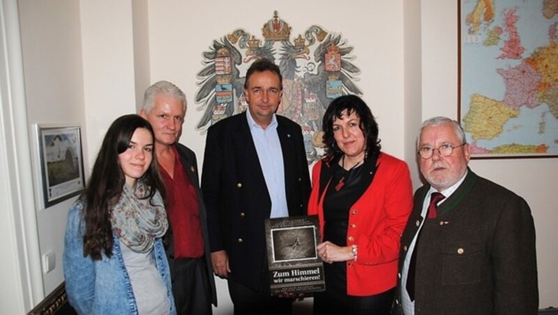 Die Fohnsdorfer Familie Klemmer mit Karl Habsburg (Mitte) (Bild: Klemmer)