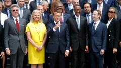 Bei der „Tech for Good“-Konferenz scharte Frankreichs Präsident Emmanuel Macron zahlreiche IT-Schwergewichte um sich. (Bild: AFP PHOTO / POOL / CHARLES PLATIAU)