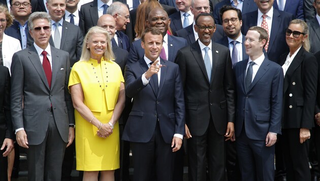 Bei der „Tech for Good“-Konferenz scharte Frankreichs Präsident Emmanuel Macron zahlreiche IT-Schwergewichte um sich. (Bild: AFP PHOTO / POOL / CHARLES PLATIAU)