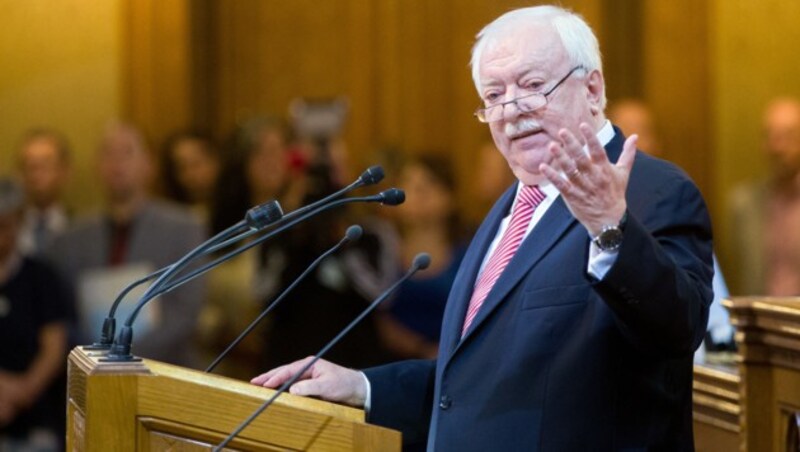 Michael Häupl bei seiner Abschiedsrede im Wiener Gemeinderat (Bild: APA/GEORG HOCHMUTH)