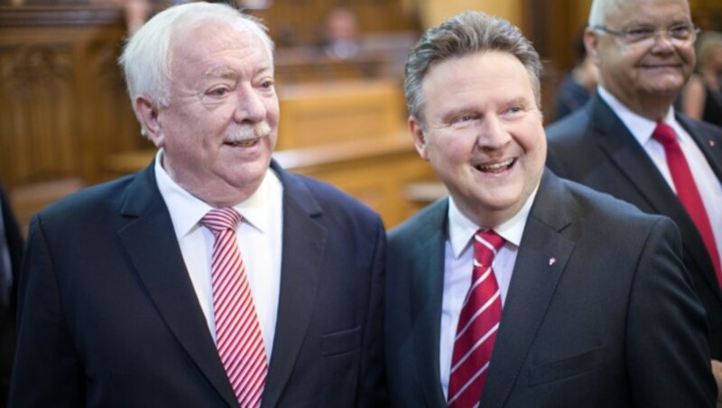 Michael Häupl und Michael Ludwig im Wiener Gemeinderat (Bild: APA/GEORG HOCHMUTH)