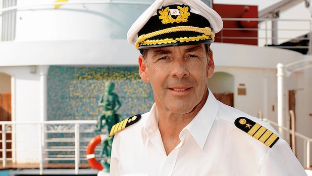 Sascha Hehn verabschiedete sich mit der am Neujahrstag ausgestrahlten Folge nach 13 Reisen als „Traumschiff“-Kapitän Victor Burger. (Bild: ZDF/Dirk Bartling)