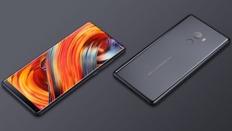 Die Rückseite spiegelt stark, zieht im Alltag also Fingerabdrücke recht stark an. Eine Hülle sollte hier Abhilfe schaffen. (Bild: Xiaomi)