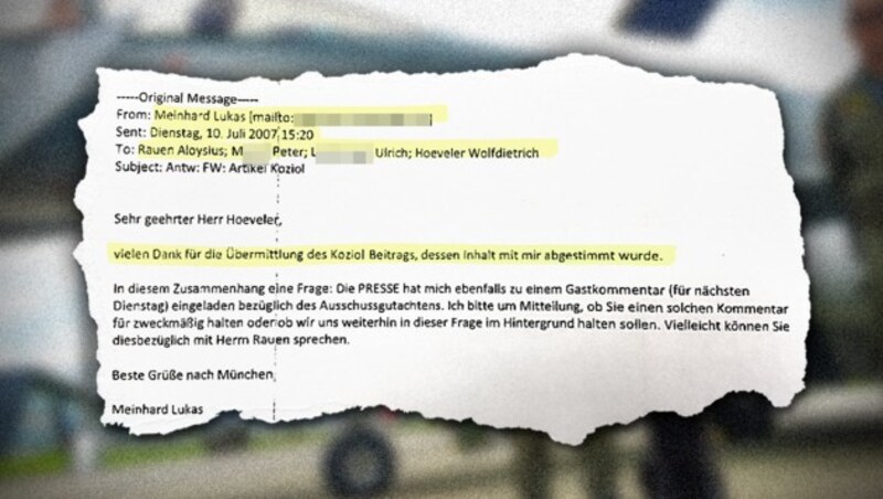 In einem der jetzt aufgetauchten Mails dokumentiert: Univ.-Prof. Meinhard Lukas, der 2007 für Eurofighter den Vergleich mit Norbert Darabos mit ausverhandelt hat, berichtet Eurofighter-GmbH-Chef Aloysius Rauen von einer inhaltlichen Abstimmung mit seinem Verhandlungsgegner Univ.-Prof. Helmut Koziol - er war als Experte vom Verteidigungsministerium engagiert. (Bild: krone.at, krone.at-Grafik)