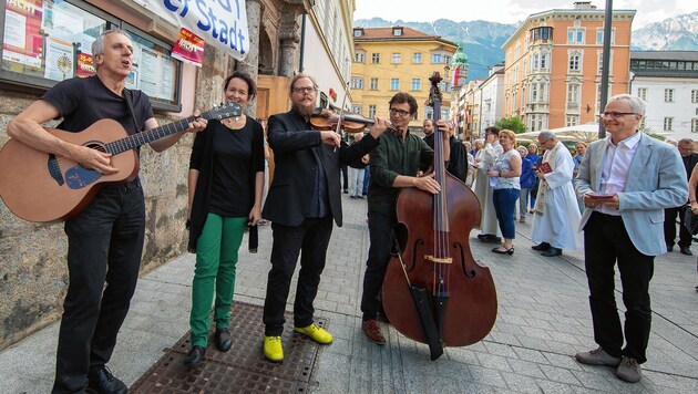 Einstimmung mit der Gruppe „Findling“ in der Maria-Theresien-Straße in Innsbruck (Bild: Christian Forcher)