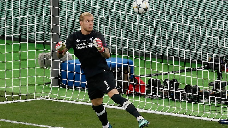 Loris Karius made a bad mistake against Real Madrid ... (Bild: Associated Press)