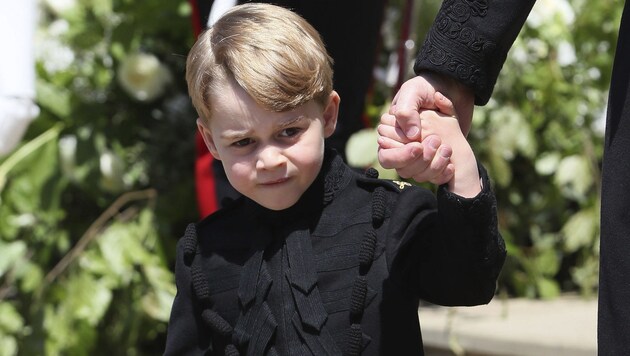 Prinz George nach der Hochzeit seines Onkels Prinz Harry (Bild: Brian Lawless/pool photo via AP)