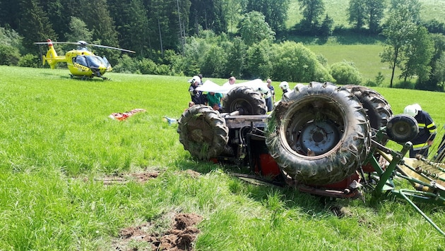 Der Traktor war umgestürzt (Symbolbild) (Bild: C11)