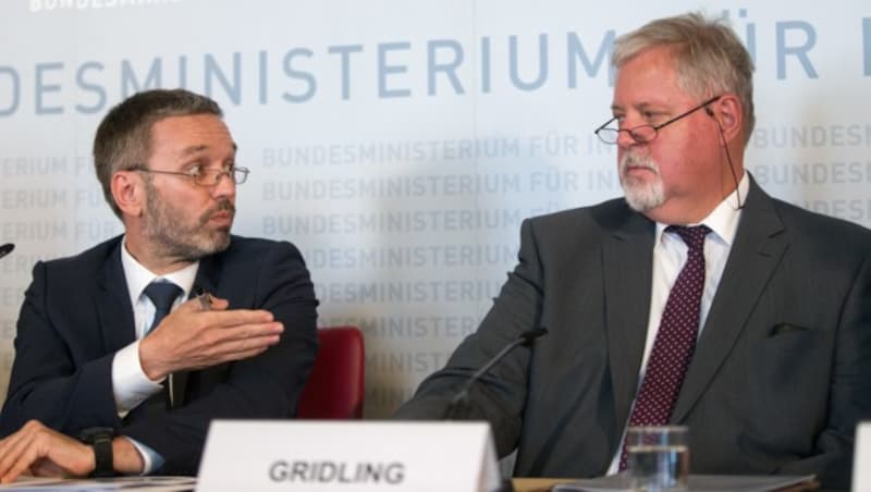 Innenminister Herbert Kickl und BVT-Chef Peter Gridling (Bild: APA/GEORG HOCHMUTH)