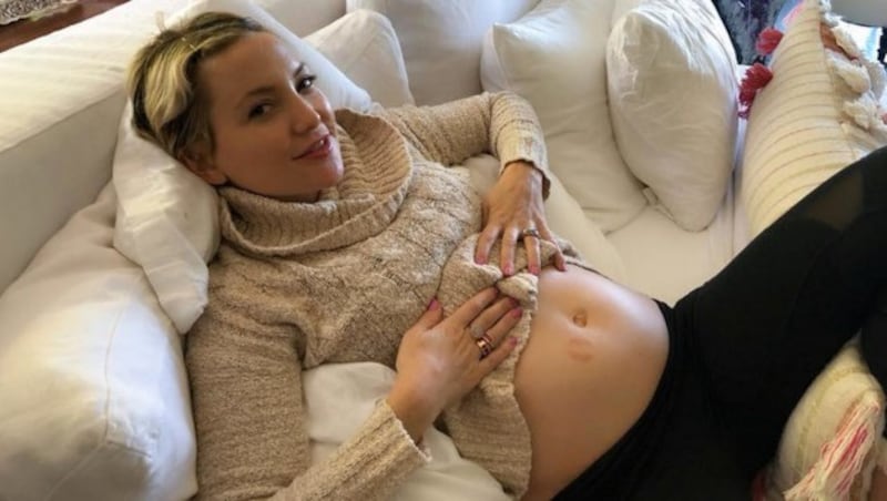 Kate Hudson zeigt ihren Babybauch (Bild: www.PPS.at)