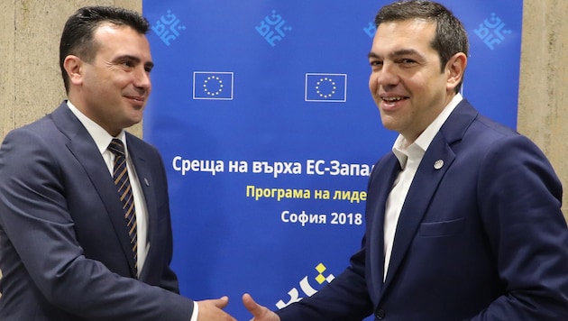 Mazedoniens Zoran Zaev (links) und der griechische Premier Alexis Tsipras (Bild: AFP)
