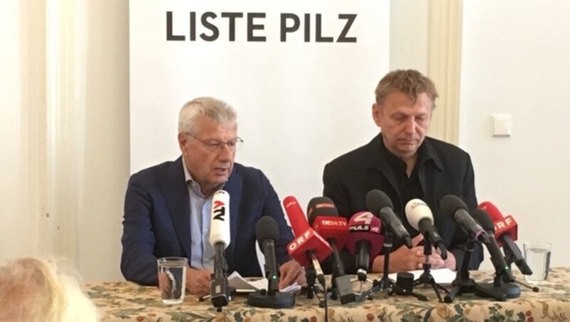 Bruno Rossmann und Wolfgang Zinggl bei der Pressekonferenz (Bild: krone.tv)