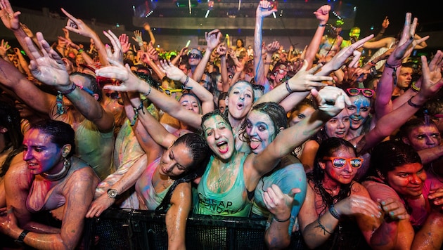 Partygäste in Amsterdam (Bild: AFP)