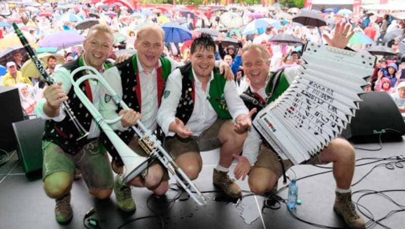 Die Edlseer sind wie immer Stimmungsgaranten beim „Krone“-Frühschoppen am Pfarrplatz!
 
 
 
 Linzer Kronefest 2017, Pfarrplatz, 
 Edlseer Frhschoppen
 Foto: Horst Einoeder/ Flashpictures (Bild: Horst Einöder)