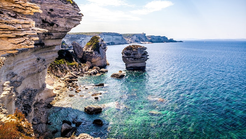 Auf Korsika wurden seit Anfang August Wassertemperaturen von mehr als 30 Grad gemessen (Archivbild). (Bild: stock.adobe.com, krone.at-Grafik)