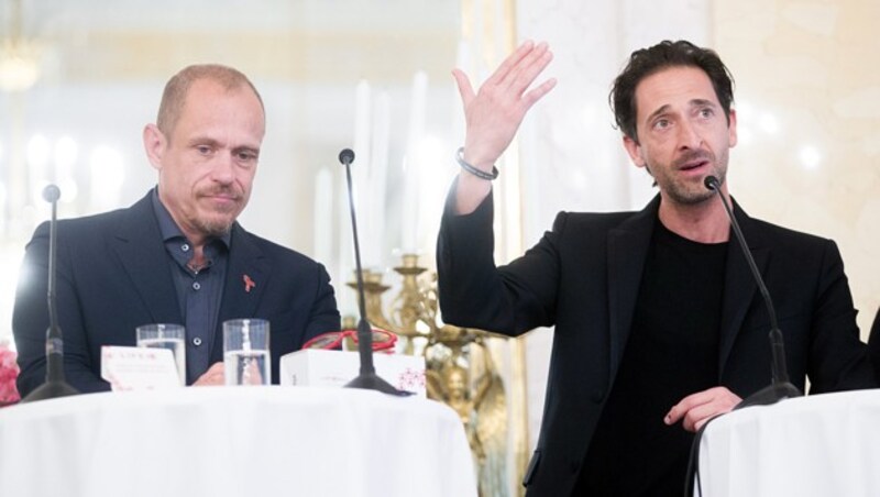 Life-Ball-Organisator Gery Keszler und Schauspieler Adrien Brody während der internationalen Pressekonferenz zum Life Ball 2018 (Bild: APA/GEORG HOCHMUTH)