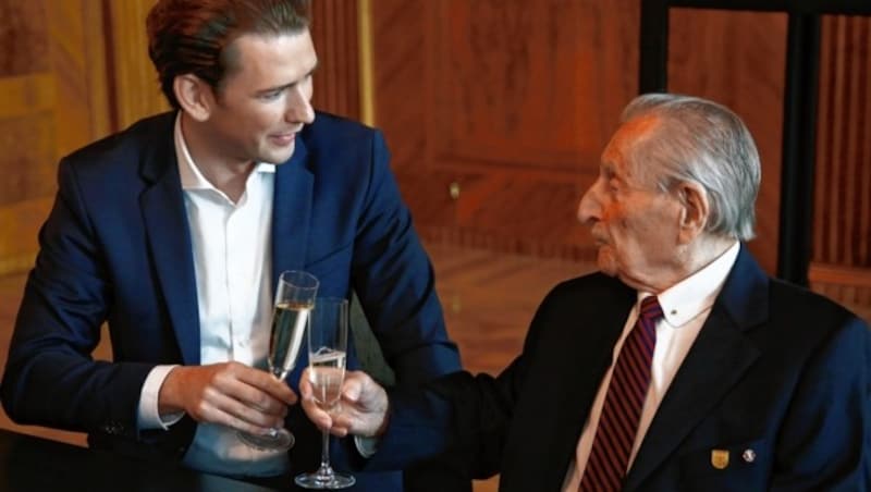 Bundeskanzler Sebastian Kurz gratuliert Marko Feingold zum 105. Geburtstag. (Bild: Dragan TATIC)