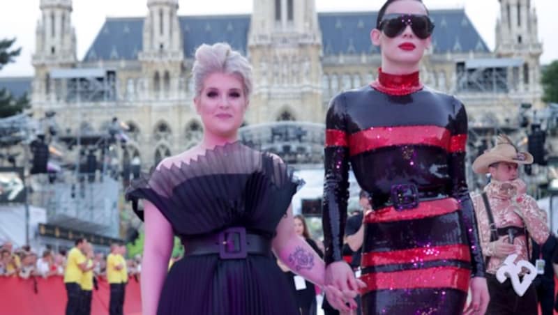 Kelly Osbourne mit Yasmine Petty (Bild: APA/GEORG HOCHMUTH)