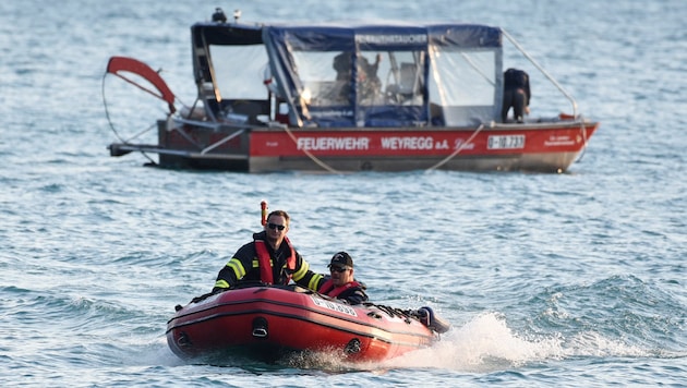 Feuerwehrtaucher sind nach Tauchunfällen im Attersee immer wieder im Großeinsatz. (Bild: Wolfgang Spitzbart)