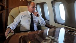 Wladimir Putin auf einer seiner Auslandsreisen im Dezember 2017 (Bild: APA/AFP/POOL/Mikhail KLIMENTYEV)