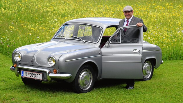 Bernhard Gohm und seine Renault Dauphine. (Bild: zoom.tirol)