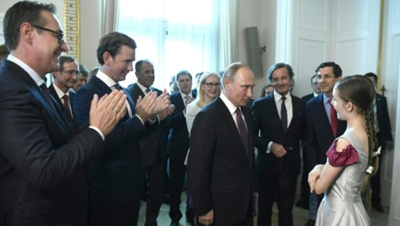 Vizekanzler Heinz-Christian Strache, Bundeskanzler Sebastian Kurz, der russische Präsident Wladimir Putin und Violinistin und Pianistin Alma Deutscher (Bild: APA/ROBERT JAEGER)