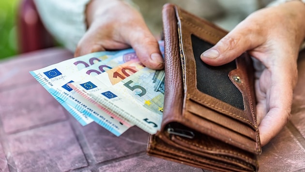 Over 100,000 people who will soon be retiring could suffer severe financial losses. (Bild: stock.adobe.com, krone.at-Grafik)