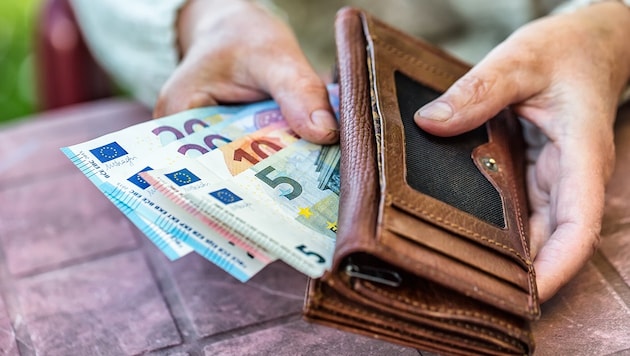 Über 100.000 Menschen, die demnächst in Pension gehen, könnten empfindliche finanzielle Einbußen erleiden. (Bild: stock.adobe.com, krone.at-Grafik)