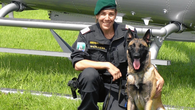 Polizeihund „DiNozzo“ mit seiner Diensthundeführerin (Bild: LPD Wien)