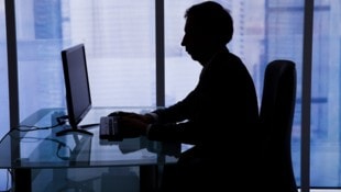 Von den etwa 24.000 analysierten Meldungen zeigten 47 Prozent tatsächlich illegale Inhalte – ein gewaltiger Anstieg. (Bild: stock.adobe.com)