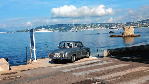 Angekommen: Nach über 1000 Kilometern steht die 53 Jahre alte Renault Dauphine im Hafen von Marseille in der Sonne. (Bild: Bernhard Gohm)