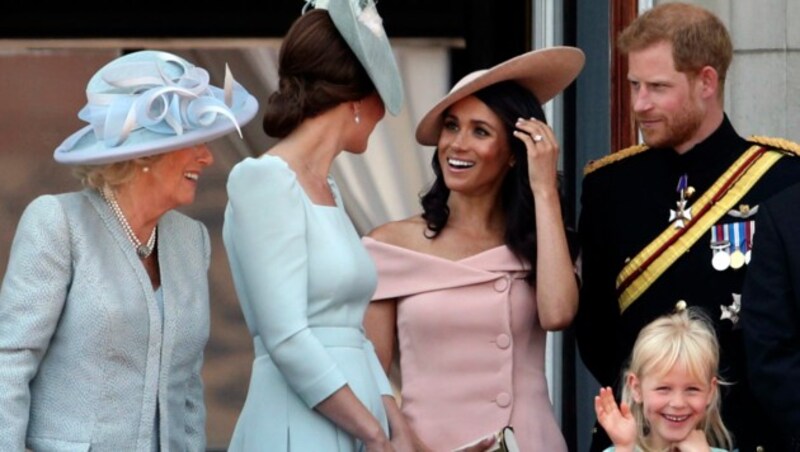 Verstehen sich gut: die Herzoginnen Camilla, Kate und Meghan (Bild: AP)