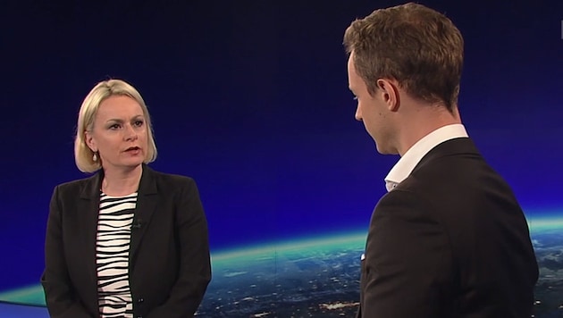 ORF-Moderatorin Lou Lorenz-Dittlbacher im Gespräch mit ÖVP-Minister Gernot Blümel (Bild: Screenshot/tvthek.orf.at)
