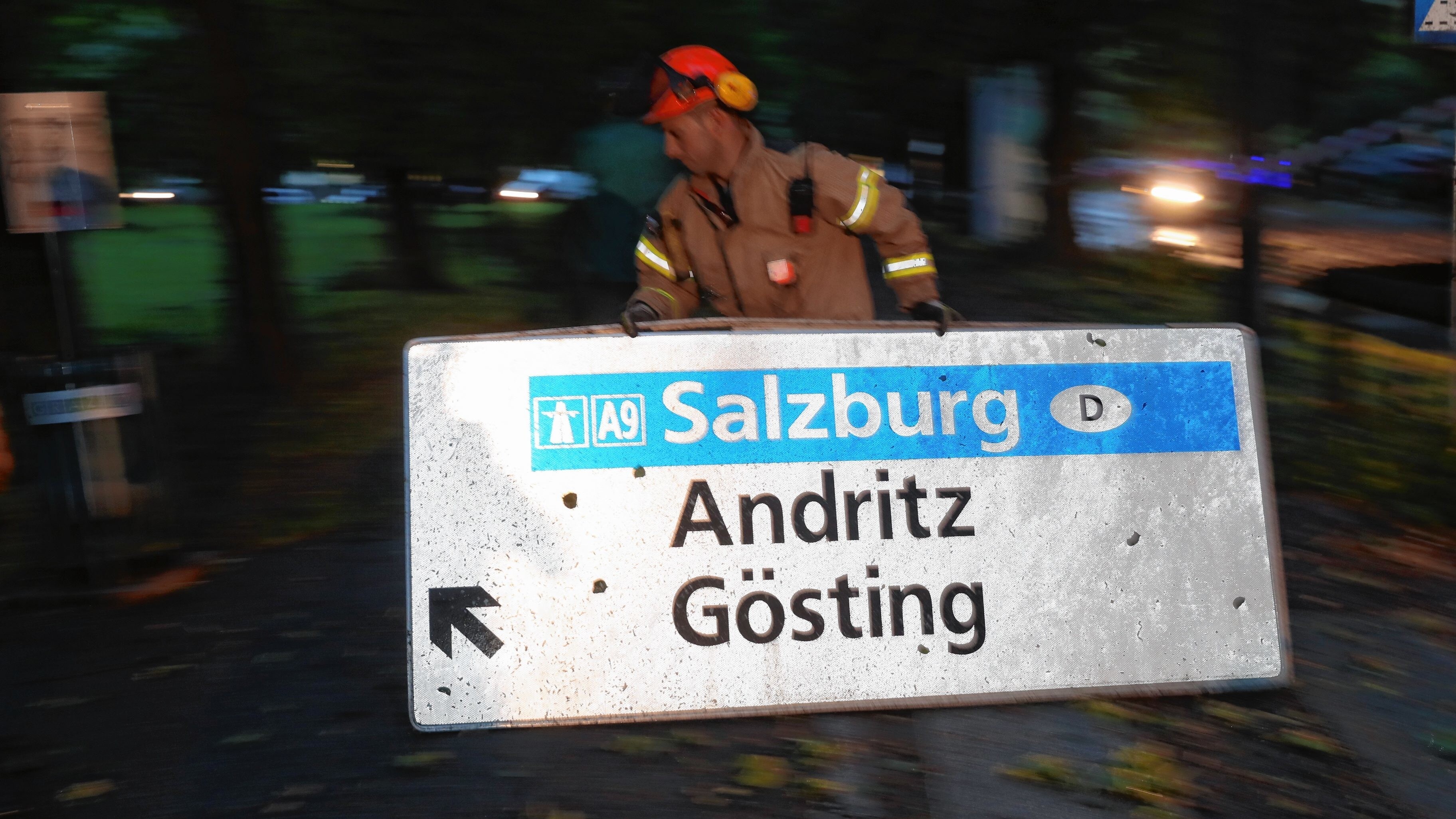 Nach Horror-Unwetter - Der Grazer Stadtpark Bleibt Bis Sonntag Gesperrt ...