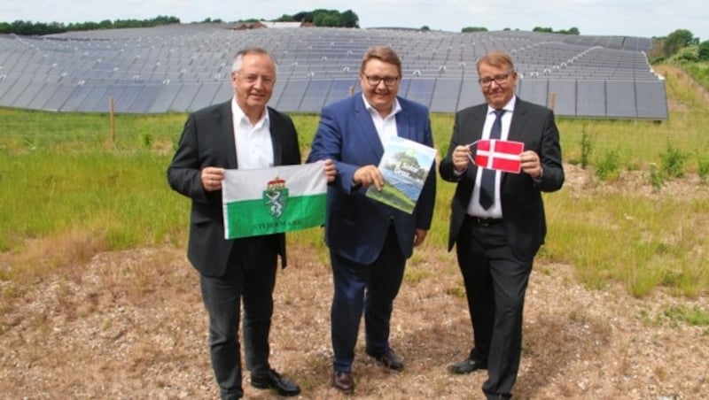 Günter Dörflinger (Christof Industries), Martin Graf („Energie“) und Arcon-Sunmark-Vorstandsdirektor Torben Sörensen. (Bild: Jauschowetz Christian)