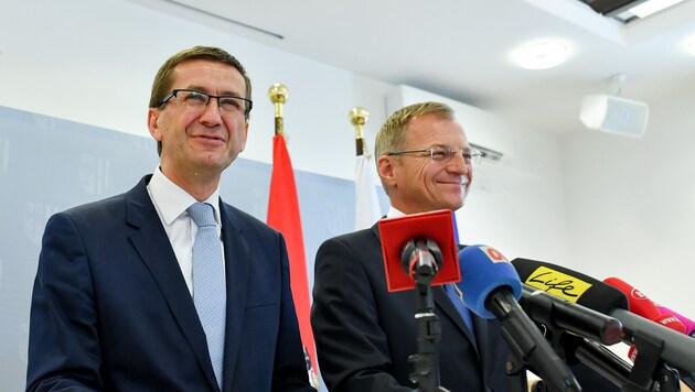 LH Thomas Stelzer präsentierte Donnerstagfrüh Markus Achleitner (links) als Nachfolger von Michael Strugl. (Bild: © Harald Dostal / 2018)