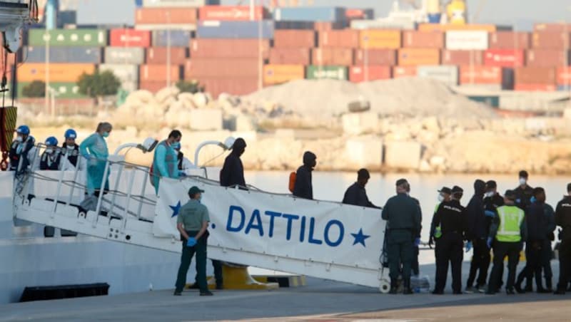 Die ersten Flüchtlinge gingen in Valencia an Land. (Bild: AFP or licensors)