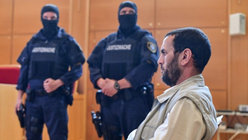 Hohe Sicherheitsvorkehrungen herrschen beim Prozess gegen Mohamed H. in Linz. (Bild: © Harald Dostal / 2018)