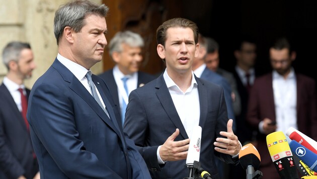 Der bayrische Ministerpräsident Söder mit Bundeskanzler Kurz (Bild: APA/ROLAND SCHLAGER)