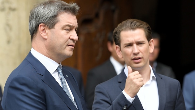 Bundeskanzler Kurz reist zu einem Treffen mit dem bayrischen Ministerpräsidenten Söder nach Deutschland. (Bild: APA/ROLAND SCHLAGER)
