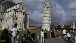 Der schiefe Turm von Pisa neben dem dazugehörenden Dom. (Bild: AFP )