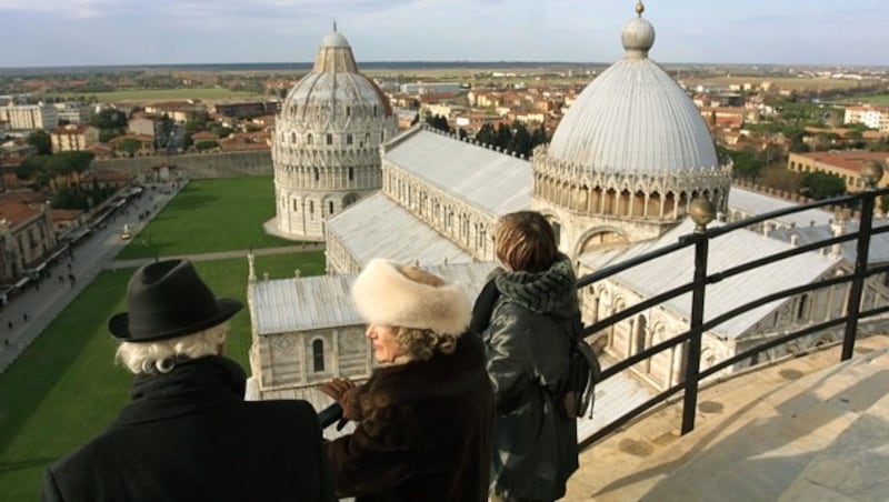 Der Ausblick von der Spitze des Turms von Pisa kann sich sehen lassen. (Bild: AFP)