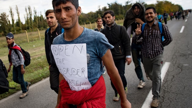 Eine Gruppe von Migranten in Serbien (Bild: AFP)