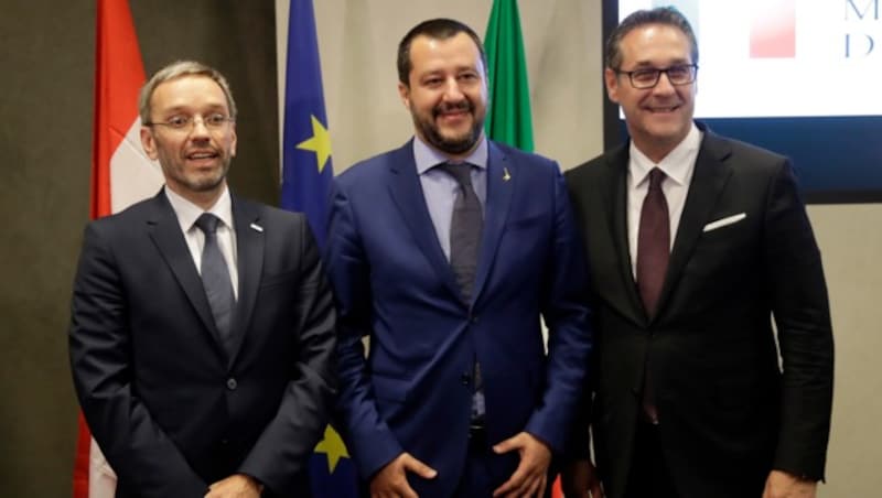 Innenminister Herbert Kickl, Italiens Innenminister Matteo Salvini, Vizekanzler Heinz-Christian Strache (v.l.n.r.) (Bild: AP)