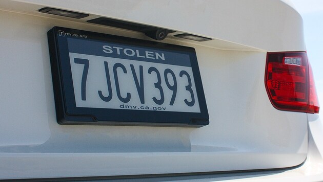 Das digitale Nummernschild zeigt, wenn das Auto gestohlen wurde. (Bild: Rplate)