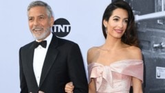 George Clooney mit Ehefrau Amal (Bild: AFP or licensors)